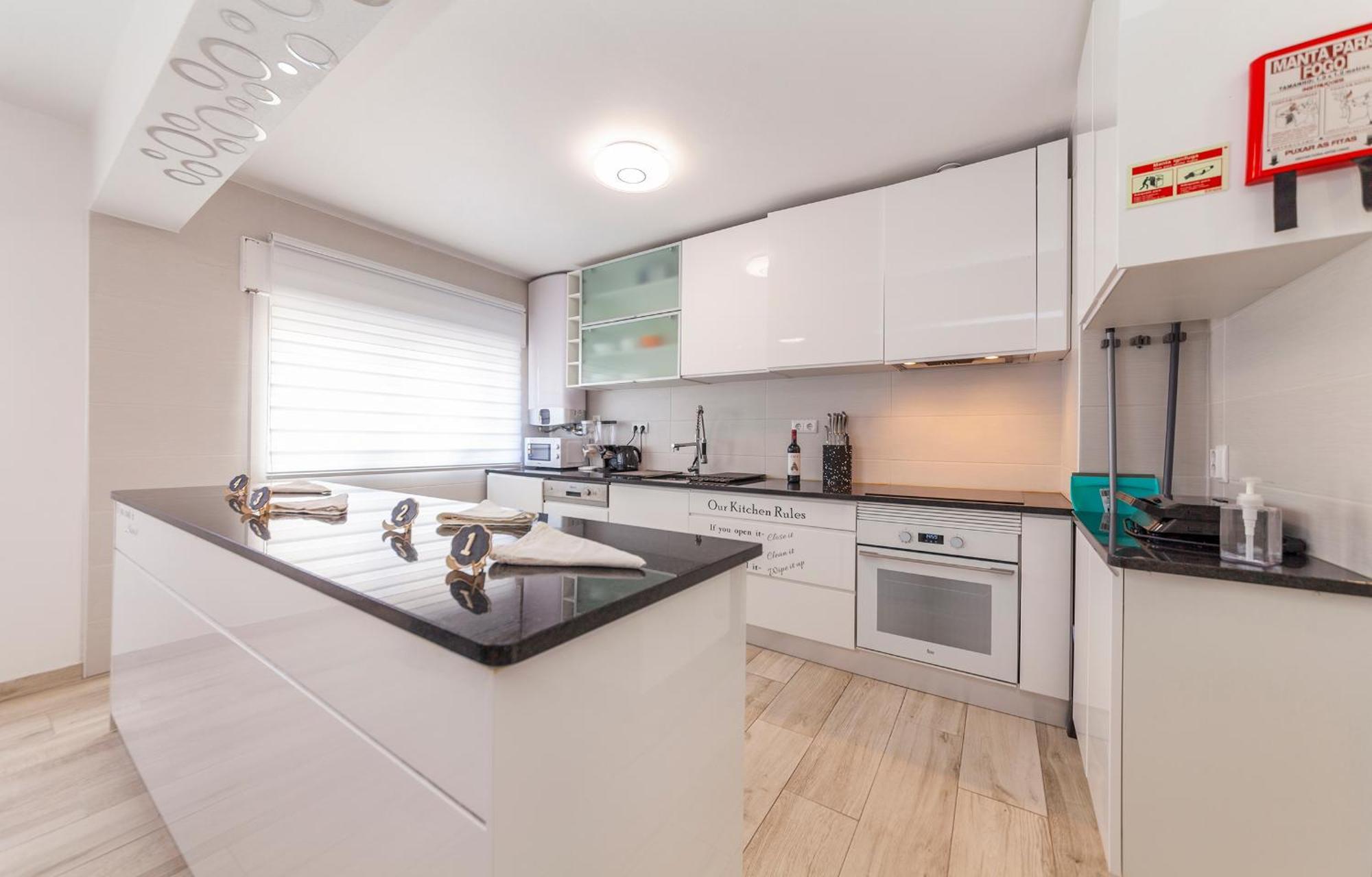 M - Martin & Tomas Guesthouse Лагос Екстериор снимка